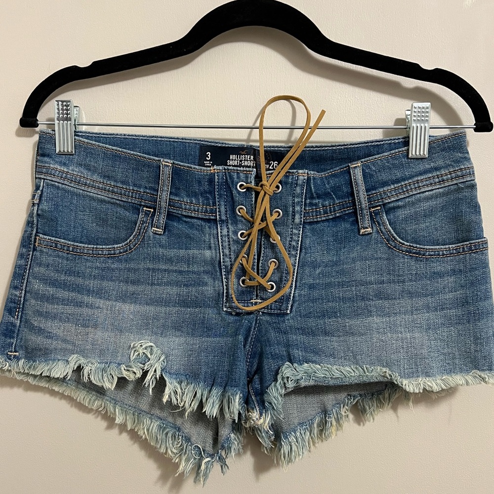 Low rise Hollister shorts size 3 juniors